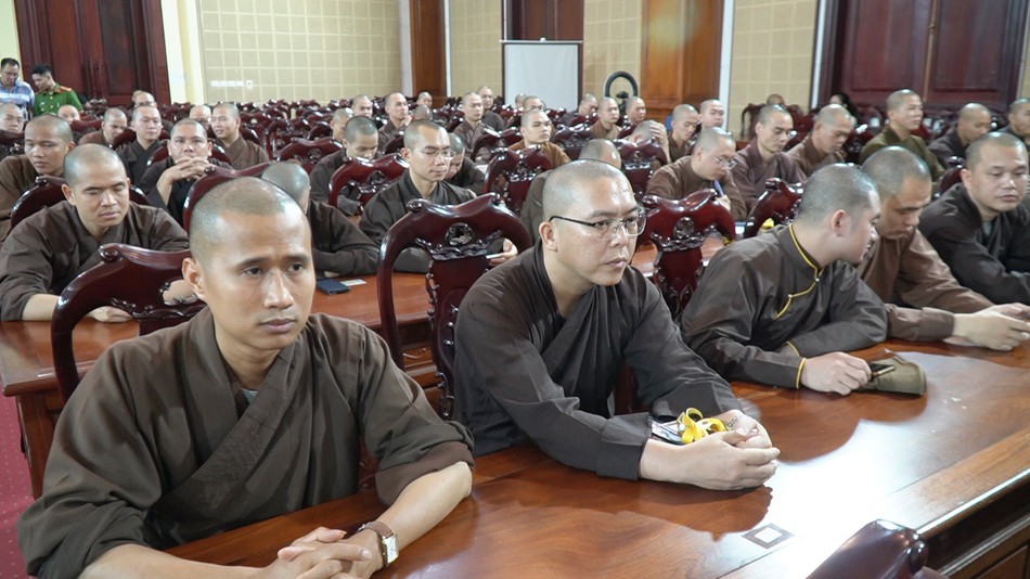 Gần 500 Tăng Ni sinh của Học viện đăng ký, kích hoạt và sử dụng tài khoản định danh điện tử VneID Gần 500 Tăng Ni sinh của Học viện đăng ký, kích hoạt và sử dụng tài khoản định danh điện tử VneID