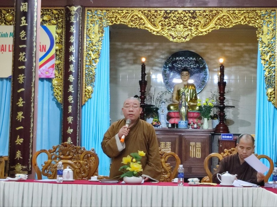 Thượng tọa Thích Pháp Huệ, Phó Trưởng ban Trị sự kiêm Trưởng ban Hoằng pháp GHPGVN tỉnh phát biểu khai mạc Thượng tọa Thích Pháp Huệ, Phó Trưởng ban Trị sự kiêm Trưởng ban Hoằng pháp GHPGVN tỉnh phát biểu khai mạc