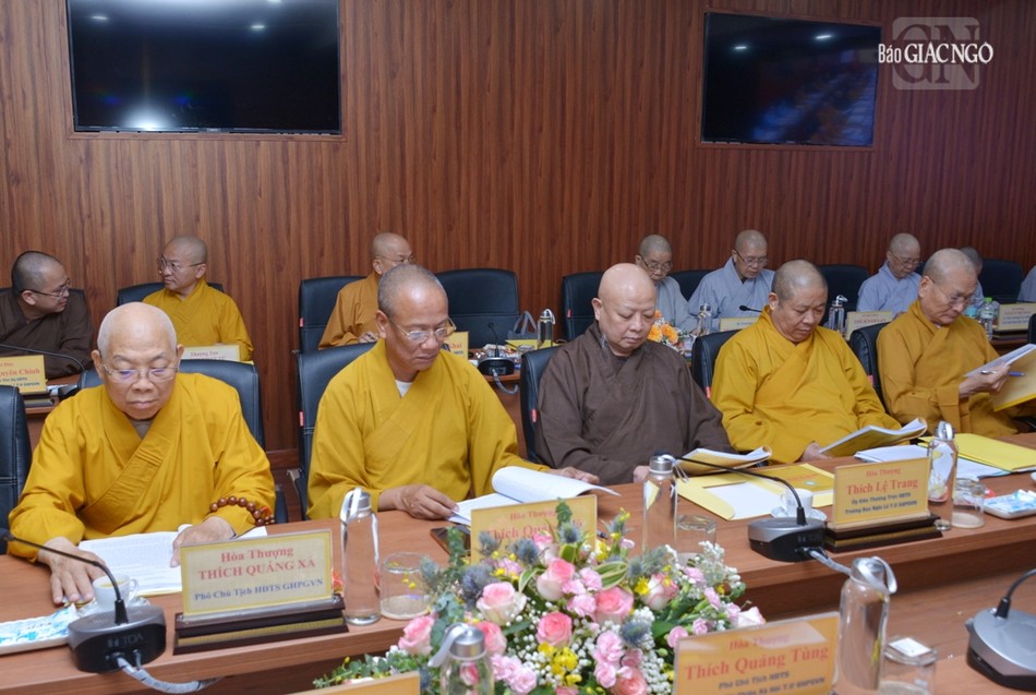 Chư tôn đức tham dự hội nghị