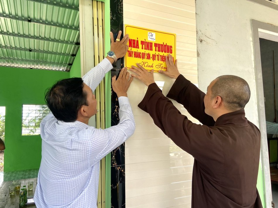 Gia đình chị Mộng được tài trợ xây dựng căn nhà mới Gia đình chị Mộng được tài trợ xây dựng căn nhà mới