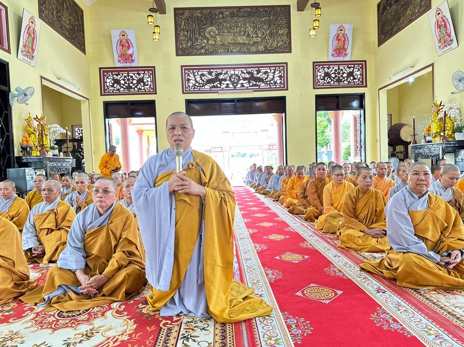 Ni sư Thích nữ Diệu Minh tác bạch