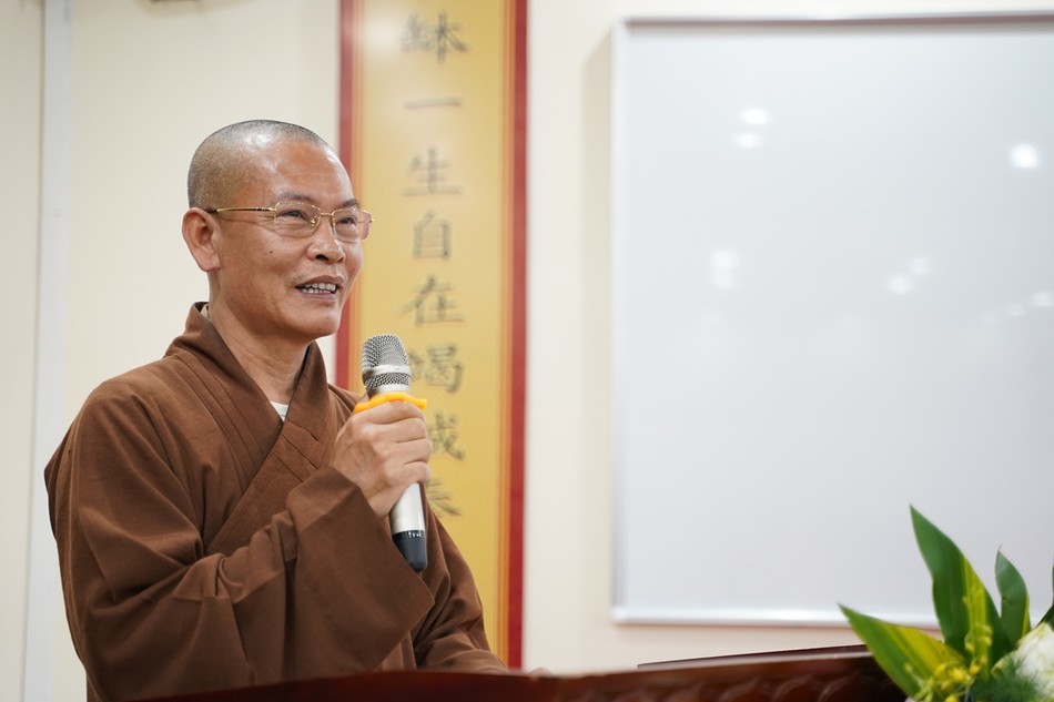 Thượng tọa Thích Đạo Phong phát biểu tại hạ trường Vạn Phúc (H.Sóc Sơn)