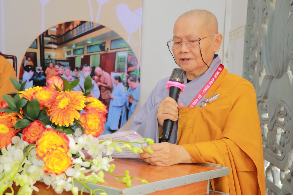 Ni trưởng Thích nữ Tắc Mẫn phát biểu khai mạc Ni trưởng Thích nữ Tắc Mẫn phát biểu khai mạc