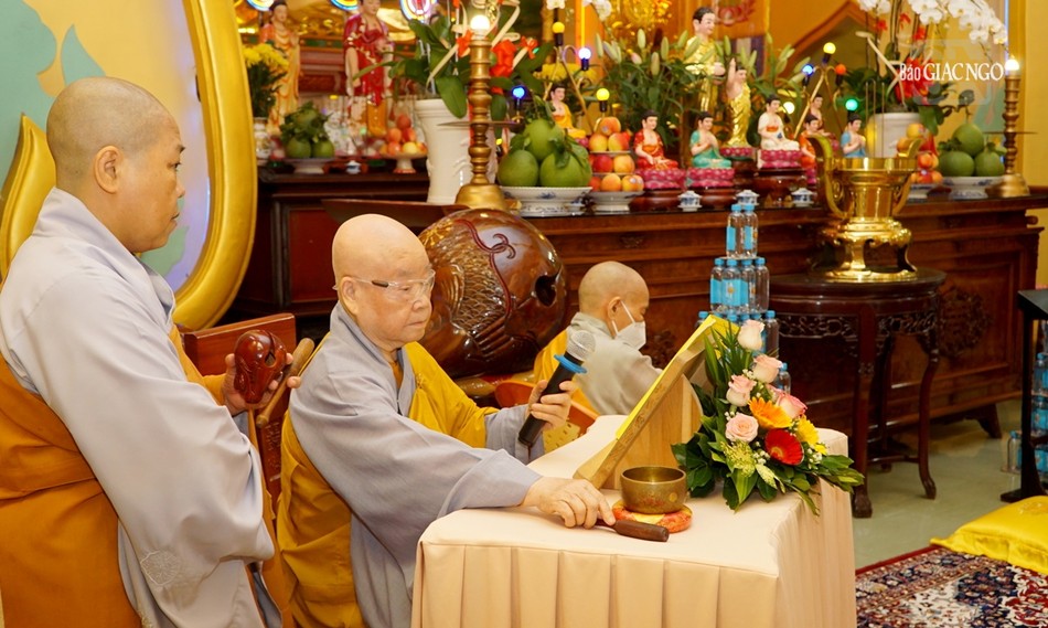 Ni trưởng Thích nữ Như Xuân, Thiền chủ trường hạ cùng Ni chúng tu tập hài hòa trong mùa An cư kiết hạ tại tổ đình Từ Nghiêm làm nên nét đẹp thanh tịnh của đạo tràng