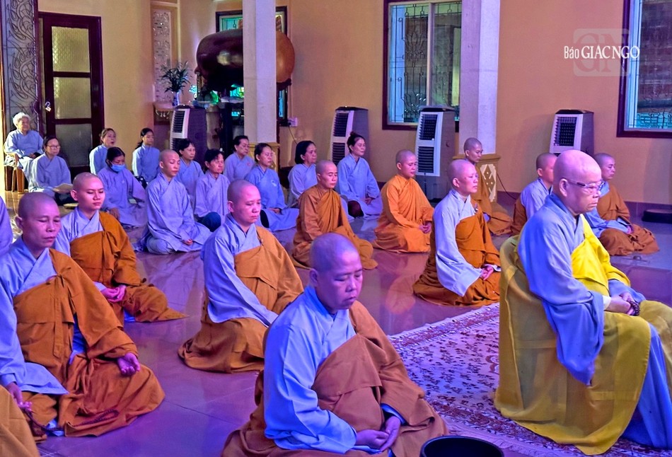 Thời thực hành tọa thiền vào buổi tối là &quot;chất liệu&quot; tăng trưởng nội lực trong tu tập