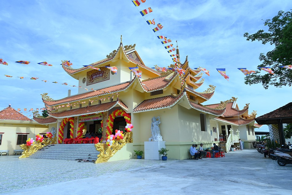 Ngôi Tam bảo Hải Đức trang nghiêm sau 10 năm trùng tu Ngôi Tam bảo Hải Đức trang nghiêm sau 10 năm trùng tu
