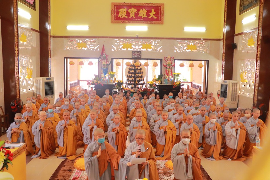 Đại diện hành giả chùa Phước Thiện báo cáo chương trình tu học Đại diện hành giả chùa Phước Thiện báo cáo chương trình tu học