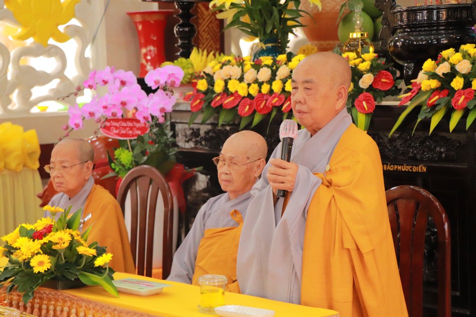 Ni trưởng Thích nữ Giác Trung có lời sách tấn chư hành Ni trưởng Thích nữ Giác Trung, trưởng đoàn 3 sách tấn chư hành giả tại chùa Phước Thiện (H.Bình Chánh) Ni trưởng Thích nữ Giác Trung có lời sách tấn chư hành Ni trưởng Thích nữ Giác Trung, trưởng đoàn 3 sách tấn chư hành giả tại chùa Phước Thiện (H.Bình Chánh)