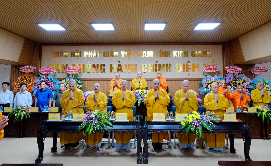 Tham dự khánh thành và khai giảng khóa bồi dưỡng kiến thức trụ trì Tham dự khánh thành và khai giảng khóa bồi dưỡng kiến thức trụ trì