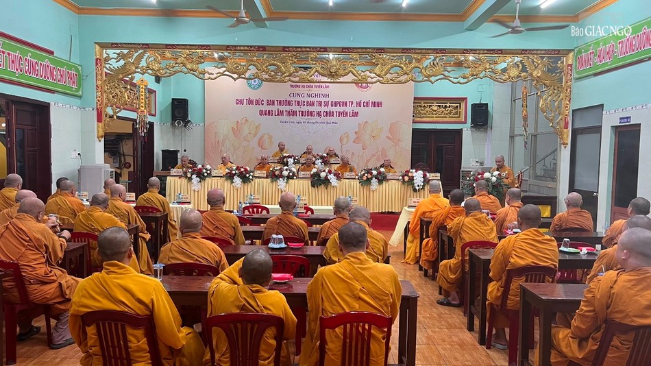 Quang cảnh buổi thăm tại trường hạ chùa Tuyền Lâm - Q.6 Quang cảnh buổi thăm tại trường hạ chùa Tuyền Lâm - Q.6