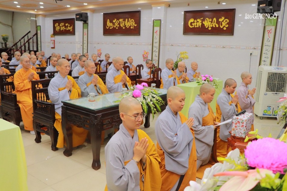 Đại diện trường hạ chùa Bồ Đề Lan Nhã thông tin về thời khóa tu học Đại diện trường hạ chùa Bồ Đề Lan Nhã thông tin về thời khóa tu học