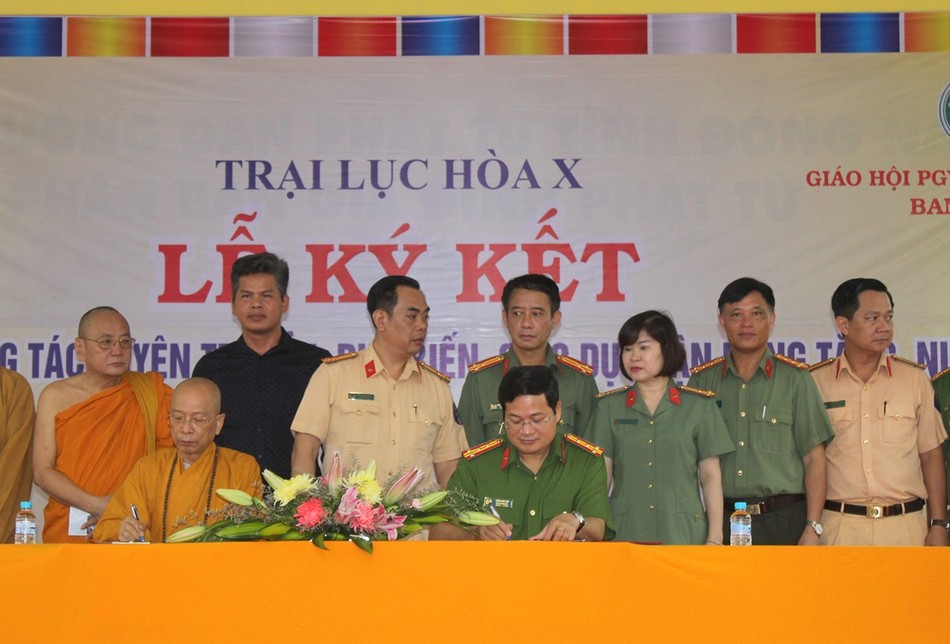 Ban Trị sự GHPGVN tỉnh Đồng Nai và công an tỉnh thực hiện ký kết tăng cường công tác tuyên truyền về trật tự, an toàn giao thông Ban Trị sự GHPGVN tỉnh Đồng Nai và công an tỉnh thực hiện ký kết tăng cường công tác tuyên truyền về trật tự, an toàn giao thông