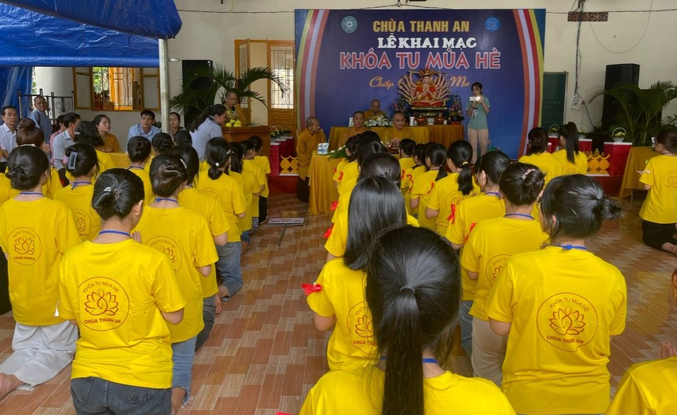 Khóa tu có 150 em thanh thiếu niên về chùa tu học