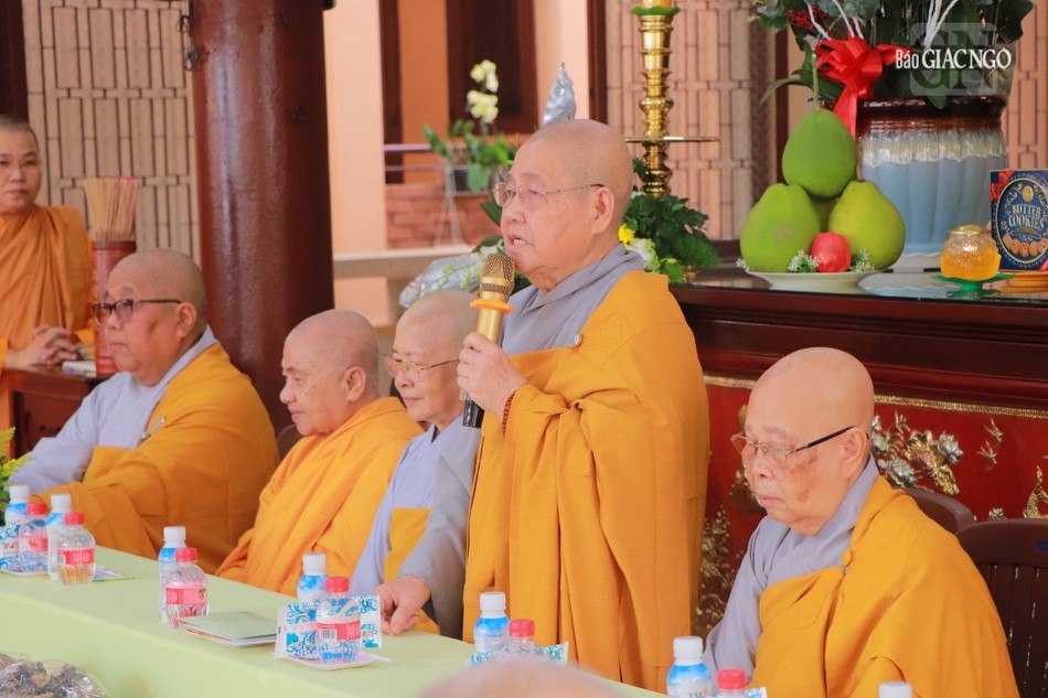 Ni trưởng Thích nữ Từ Nhẫn thăm hỏi Ban Chức sự trường hạ và sách tấn chư Ni đang tu học tại tịnh xá Ngọc Phương