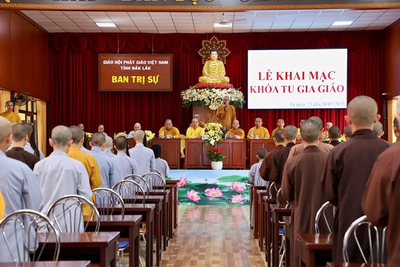 Hòa thượng Thích Châu Quang sách tấn đến khóa sinh Hòa thượng Thích Châu Quang sách tấn đến khóa sinh