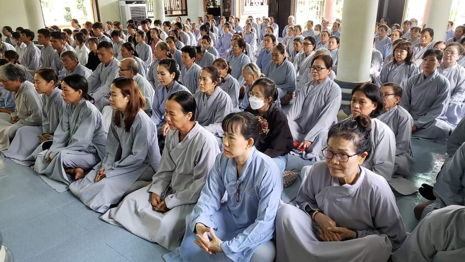 Phật tử tham gia khóa tu Một ngày an lạc Phật tử tham gia khóa tu Một ngày an lạc