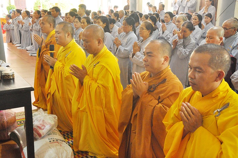 Tại các đạo tràng tịnh nghiệp, Đại đức Thích Bảo Ân thăm hỏi Ban Chức sự, tác bạch cúng dường Tại các đạo tràng tịnh nghiệp, Đại đức Thích Bảo Ân thăm hỏi Ban Chức sự, tác bạch cúng dường