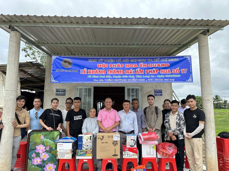 Trong ngày vui bàn giao nhà mới đến gia đình anh Võ Văn Lâm Trong ngày vui bàn giao nhà mới đến gia đình anh Võ Văn Lâm