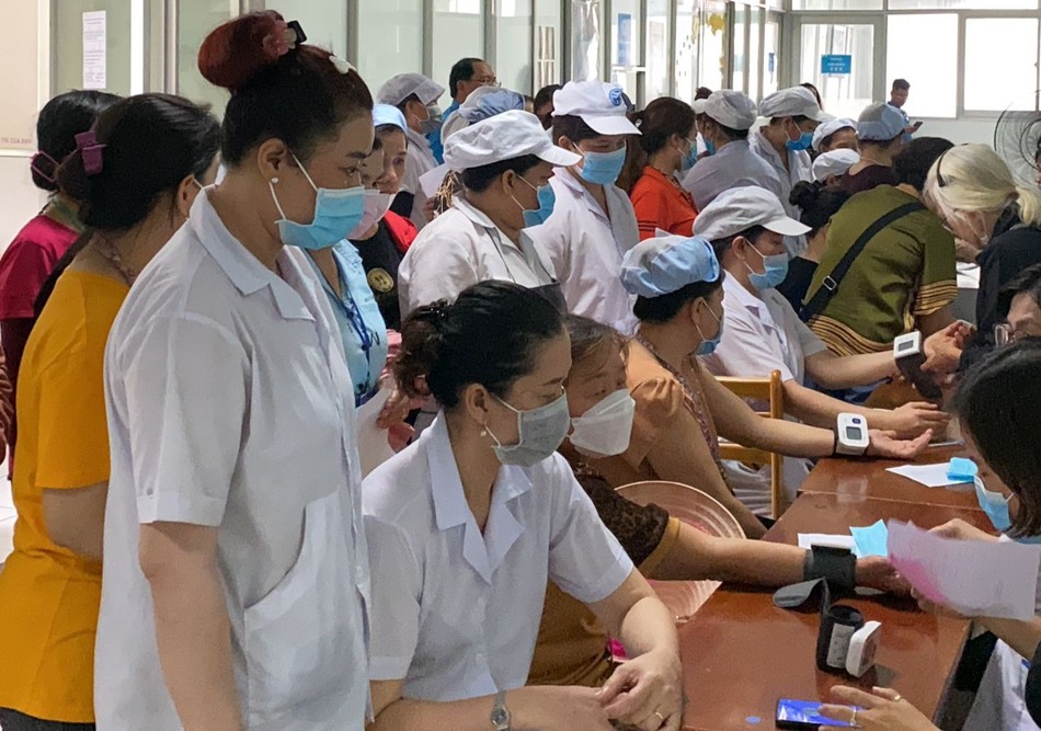 Kiểm tra huyết áp cho công nhân Khu công nghiệp Pouyuen Kiểm tra huyết áp cho công nhân Khu công nghiệp Pouyuen