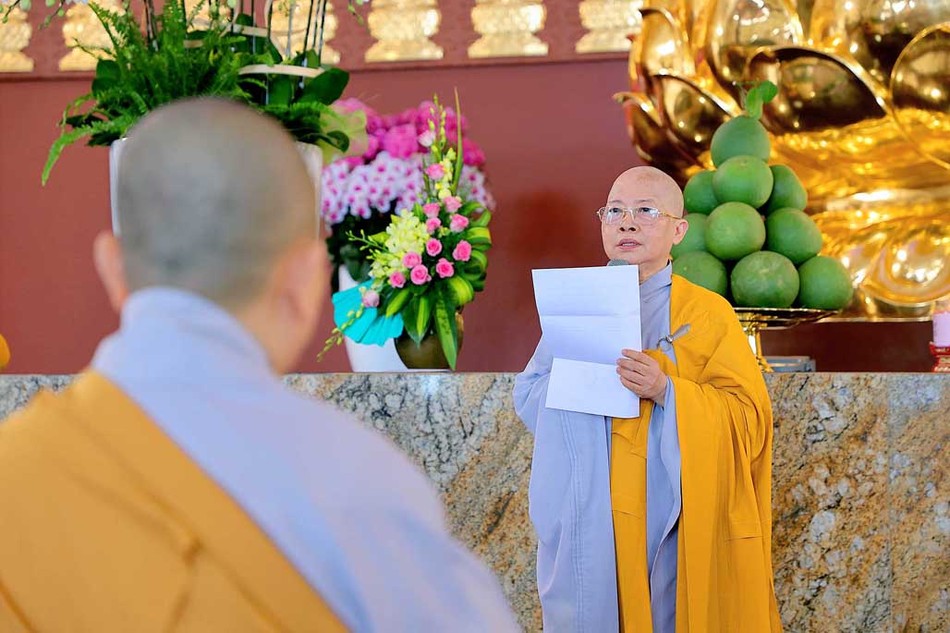 Ni trưởng Thích nữ Như Thảo, đại diện đoàn đọc tâm thư của Ni trưởng Thích nữ Tịnh Nguyện Ni trưởng Thích nữ Như Thảo, đại diện đoàn đọc tâm thư của Ni trưởng Thích nữ Tịnh Nguyện