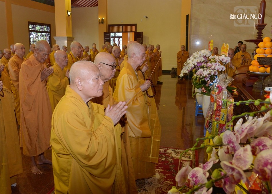Chư tôn giáo phẩm thành kính niêm hương tưởng niệm Giác linh Đại lão Hòa thượng Thích Thiện Hào, cùng hiệp kỵ chư vị tiền bối Phật giáo VN đã viên tịch qua các thời kỳ Chư tôn giáo phẩm thành kính niêm hương tưởng niệm Giác linh Đại lão Hòa thượng Thích Thiện Hào, cùng hiệp kỵ chư vị tiền bối Phật giáo VN đã viên tịch qua các thời kỳ