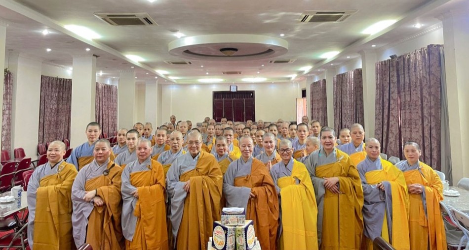 Đoàn lưu niệm tại trường hạ Ban Trị sự tỉnh - chùa Trình Yên Tử Đoàn lưu niệm tại trường hạ Ban Trị sự tỉnh - chùa Trình Yên Tử