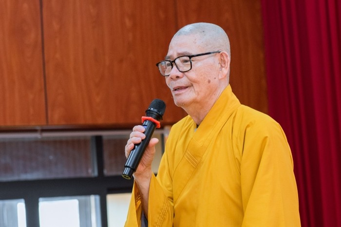 Hòa thượng Thích Châu Quang sách tấn các tu sin Hòa thượng Thích Châu Quang sách tấn các tu sin