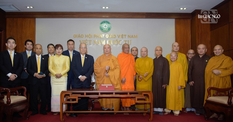 Phái đoàn WFB cùng chư tôn đức Ban Trị sự GHPGVN TP.HCM Phái đoàn WFB cùng chư tôn đức Ban Trị sự GHPGVN TP.HCM