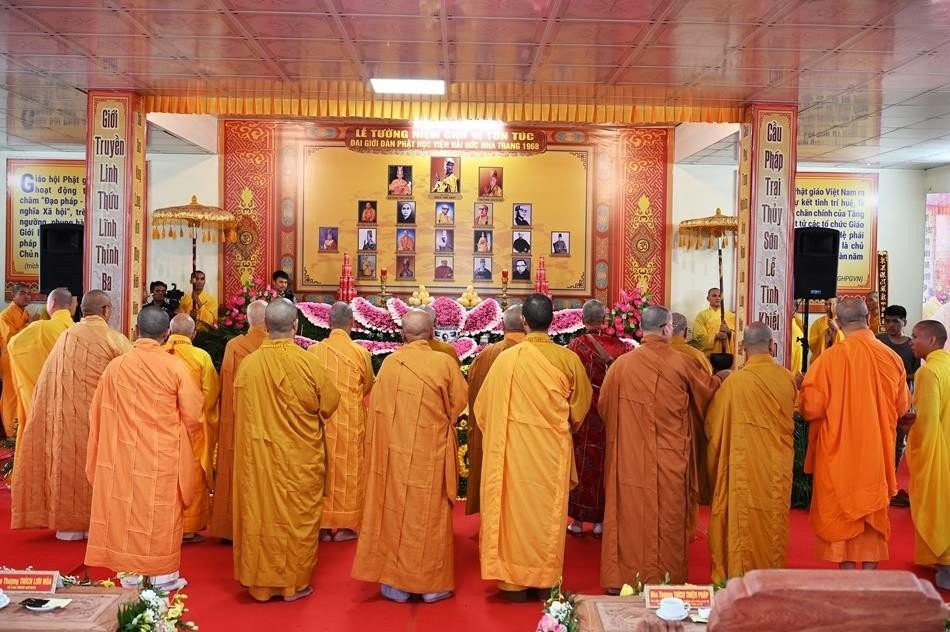 Chư tôn giáo phẩm thành kính dâng nén tâm hương tưởng niệm Giác linh chư vị Trưởng lão tôn sư trong Đại giới đàn Phước Huệ năm Mậu Thân - 1968 Chư tôn giáo phẩm thành kính dâng nén tâm hương tưởng niệm Giác linh chư vị Trưởng lão tôn sư trong Đại giới đàn Phước Huệ năm Mậu Thân - 1968