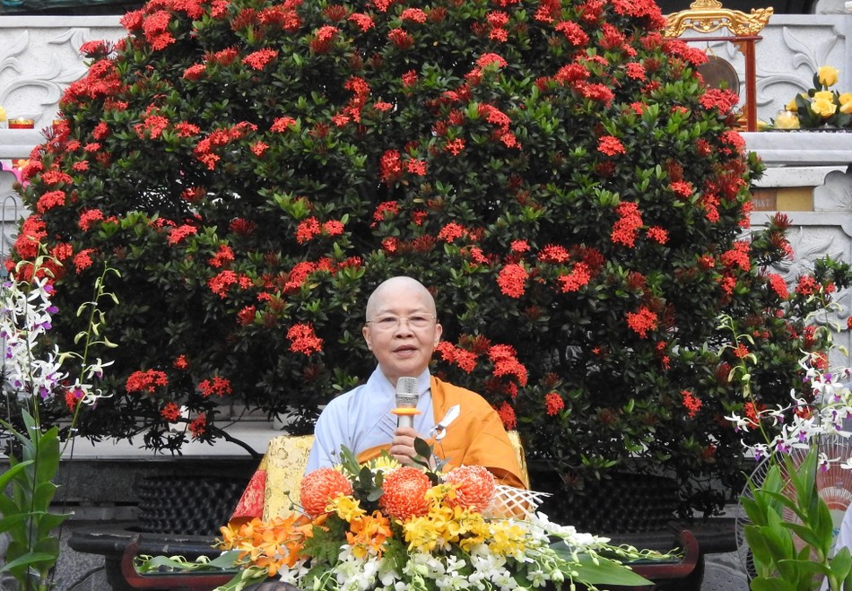 Ni trưởng Thích nữ Như Thảo có thời pháp ngắn về công hạnh của Đức Quán Thế Âm Ni trưởng Thích nữ Như Thảo có thời pháp ngắn về công hạnh của Đức Quán Thế Âm