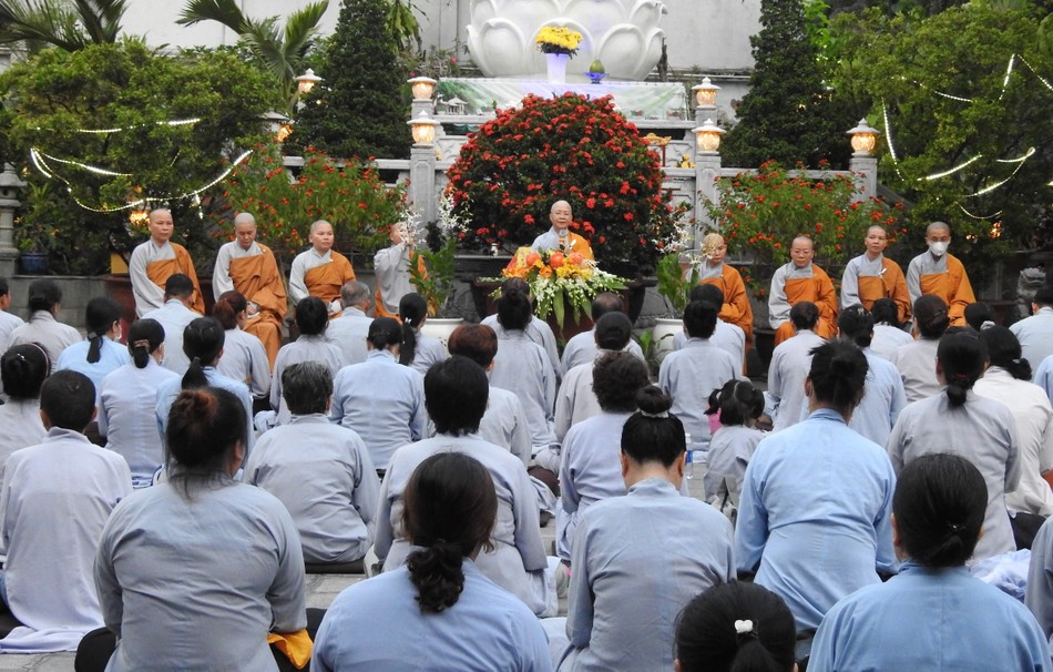 Chư Ni và đạo tràng Phật tử lạy ngũ bách danh nhân ngày vía Đức Quan Thế Âm Chư Ni và đạo tràng Phật tử lạy ngũ bách danh nhân ngày vía Đức Quan Thế Âm