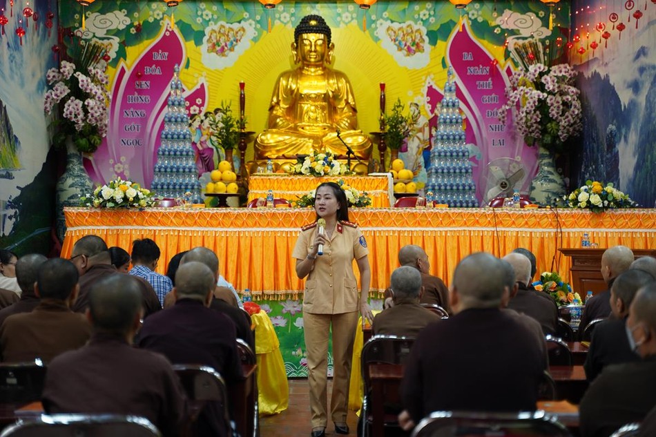 Bà Phạm Bảo Khánh chia sẻ tại trường hạ chùa Bộc