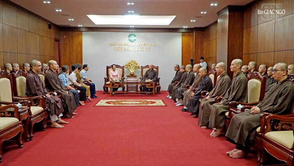 Buổi tiếp thân mật tại Việt Nam Quốc Tự Buổi tiếp thân mật tại Việt Nam Quốc Tự