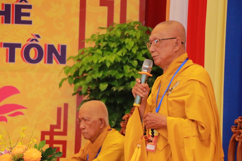 Hòa thượng Thích Huệ Tâm ban đạo từ