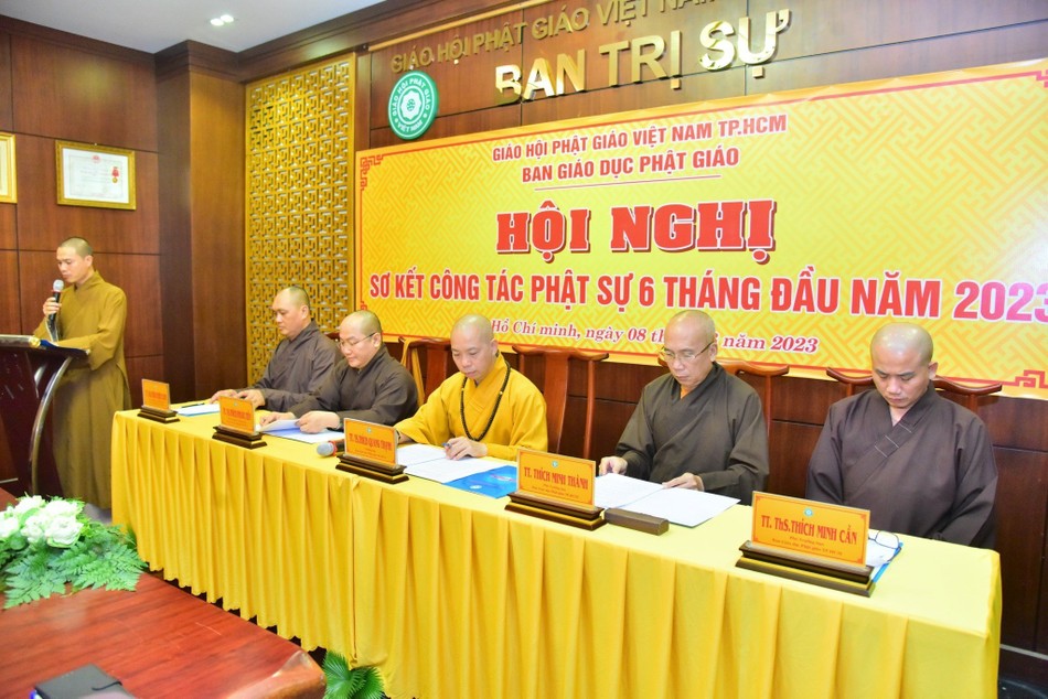 Chư tôn đức Thường trực Ban Giáo dục TP.HCM chủ tọa hội nghị Chư tôn đức Thường trực Ban Giáo dục TP.HCM chủ tọa hội nghị