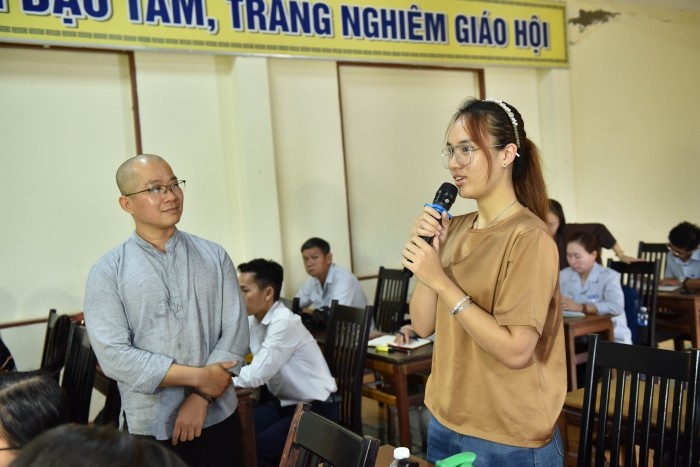 Nhà báo Lưu Đình Long, nguyên Phó Thư ký tòa soạn báo Giác Ngộ hướng dẫn kỹ thuật viết tin báo chí Nhà báo Lưu Đình Long, nguyên Phó Thư ký tòa soạn báo Giác Ngộ hướng dẫn kỹ thuật viết tin báo chí