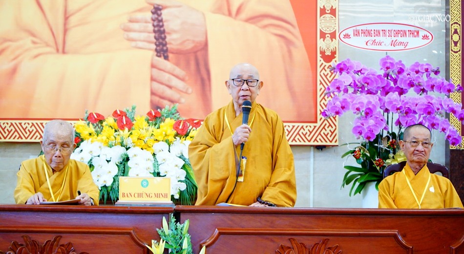 Hòa thượng Thích Như Tín thay mặt chư tôn đức chứng minh ban đạo từ