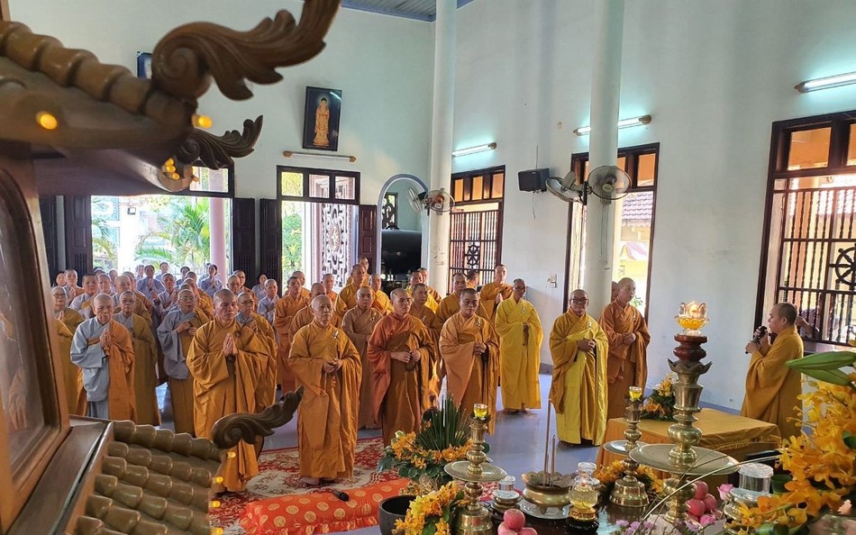 Chư tôn đức Tăng Ni tỉnh Khánh Hòa, TX.Ninh Hòa tưởng niệm 60 năm ngày Ni trưởng Thích nữ Diệu Quang vị pháp thiêu thân