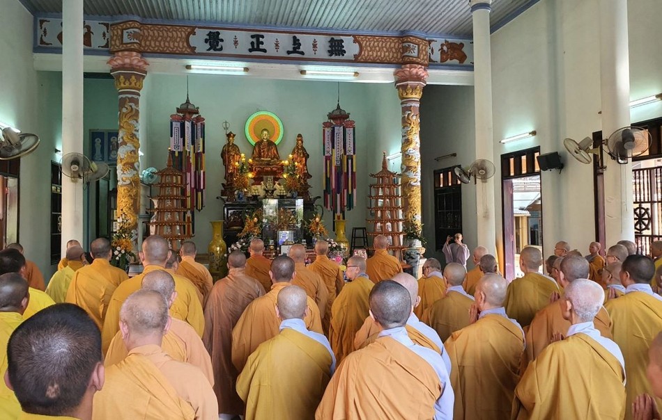 Chư tôn đức Tăng Ni tưởng niệm 60 năm ngày Ni trưởng Thích nữ Diệu Quang vị pháp thiêu thân