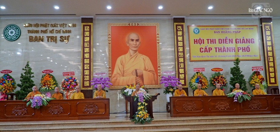 Chư tôn đức Ban Trị sự, Ban Hoằng pháp, Ban Giám khảo tại lễ trao giải