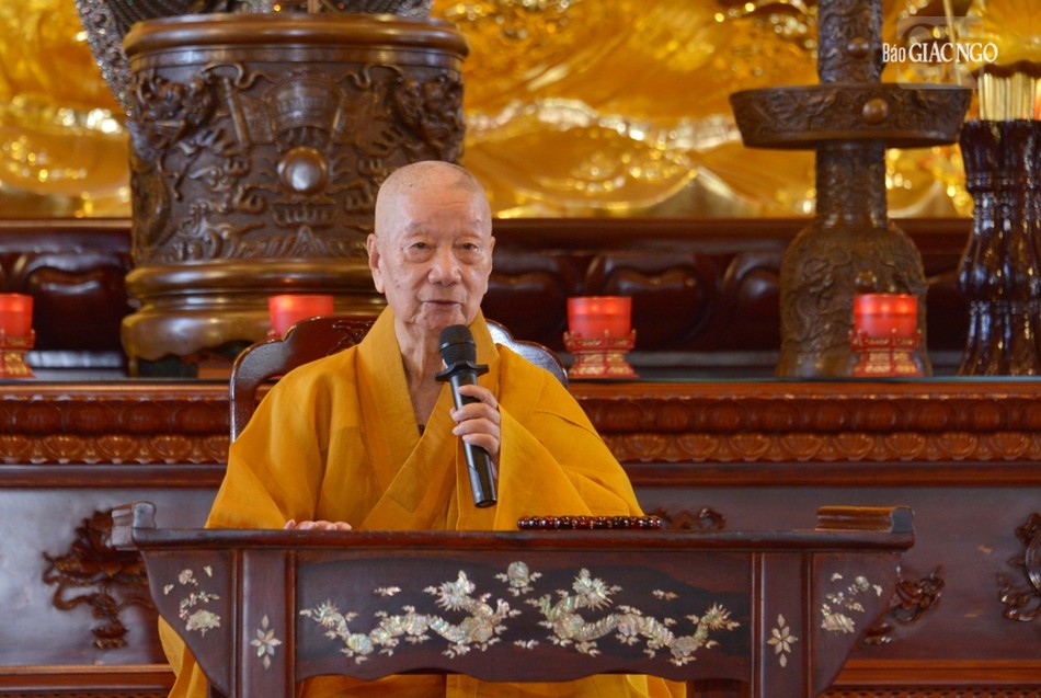 Đức Pháp chủ GHPGVN đã có lời giáo giới đến chư Tăng hiện diện Đức Pháp chủ GHPGVN đã có lời giáo giới đến chư Tăng hiện diện