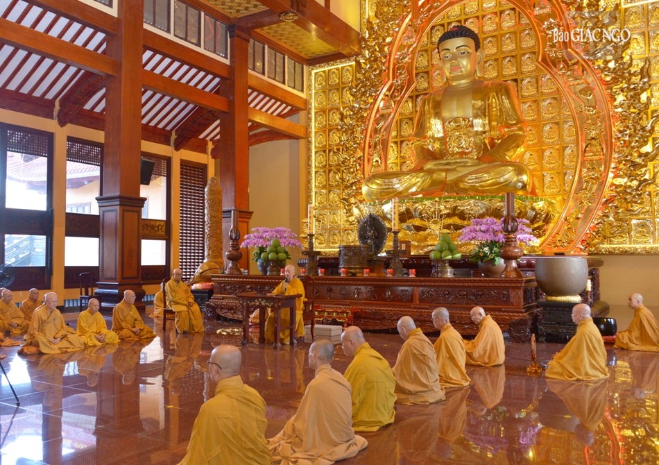 Đức Pháp chủ GHPGVN đã có lời giáo giới đến chư Tăng hiện diện Đức Pháp chủ GHPGVN đã có lời giáo giới đến chư Tăng hiện diện