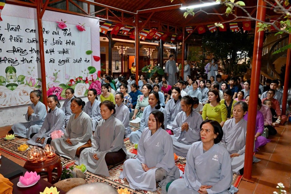 Đạo tràng chùa Hải Vân thắp nến tri ân nhân mùa Vu lan - Báo hiếu Đạo tràng chùa Hải Vân thắp nến tri ân nhân mùa Vu lan - Báo hiếu