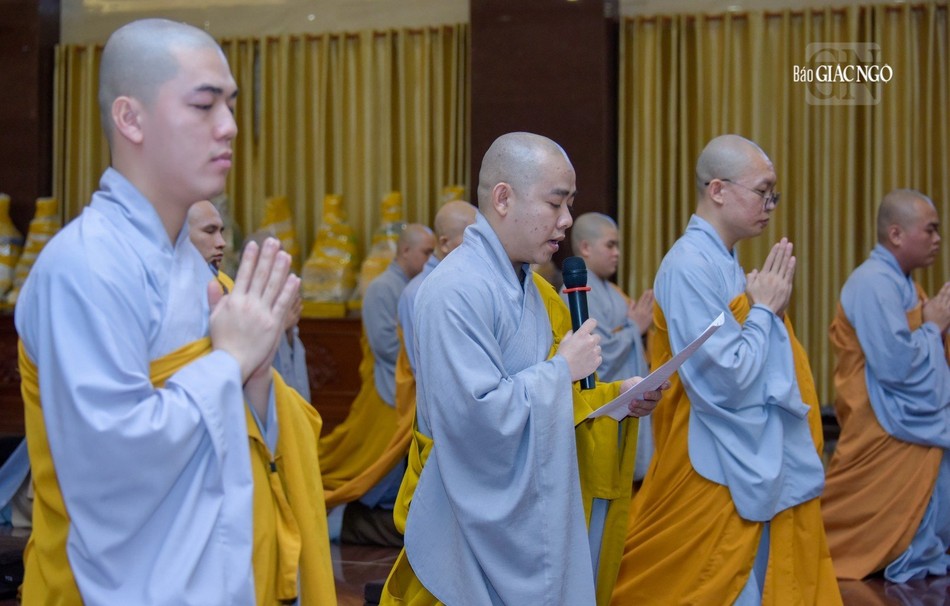 Đại diện các giới tử thành kính phát biểu tri ân chư tôn giáo phẩm Đại diện các giới tử thành kính phát biểu tri ân chư tôn giáo phẩm