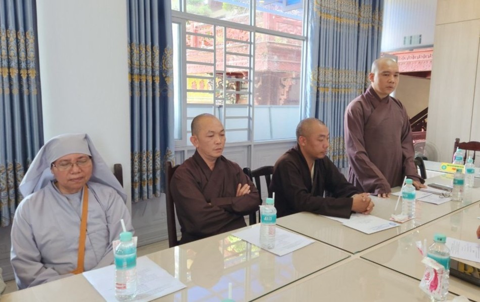 Đại đức Thích Chúc Thạnh báo cáo hoạt động Phật sự thời gian qua của Ban Trị sự TX.La Gi Đại đức Thích Chúc Thạnh báo cáo hoạt động Phật sự thời gian qua của Ban Trị sự TX.La Gi