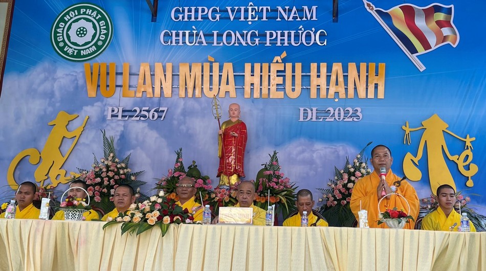 Đại đức Thích Chiếu Lượng ban đạo từ đến đạo tràng Phật tử Đại đức Thích Chiếu Lượng ban đạo từ đến đạo tràng Phật tử