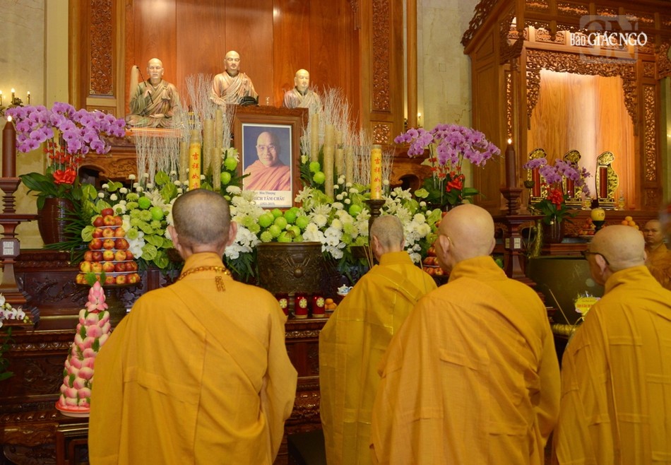 Chư tôn giáo phẩm niêm hương tưởng niệm Đại lão Hòa thượng Thích Tâm Châu Chư tôn giáo phẩm niêm hương tưởng niệm Đại lão Hòa thượng Thích Tâm Châu