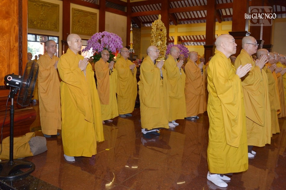 Chư Tăng trong ngày tác pháp Tự tứ