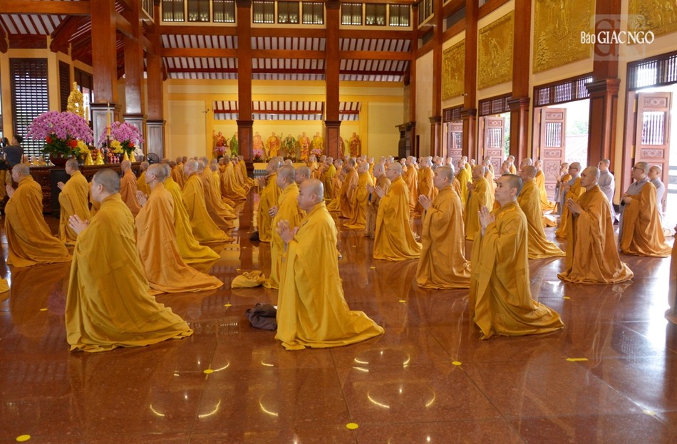 Chư Tăng trong lễ Tự tứ