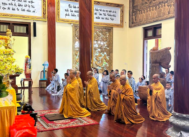 Chư tôn đức đảnh lễ Tam bảo Chư tôn đức đảnh lễ Tam bảo